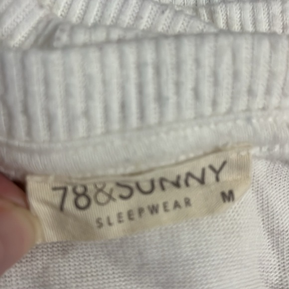 Sleepware - Picture 4 of 6